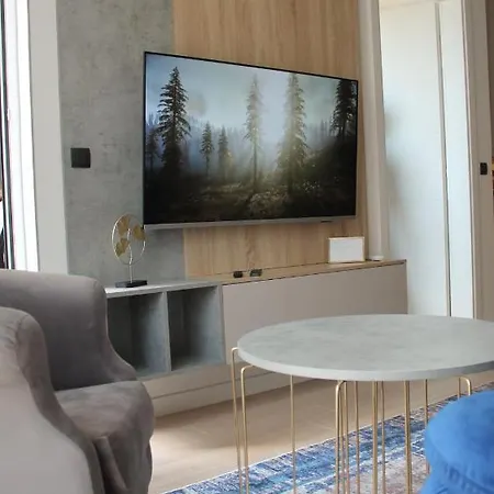 Apartament Six